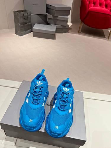 Picture of Balenciaga Shoes Women _SKUfw126976096fw